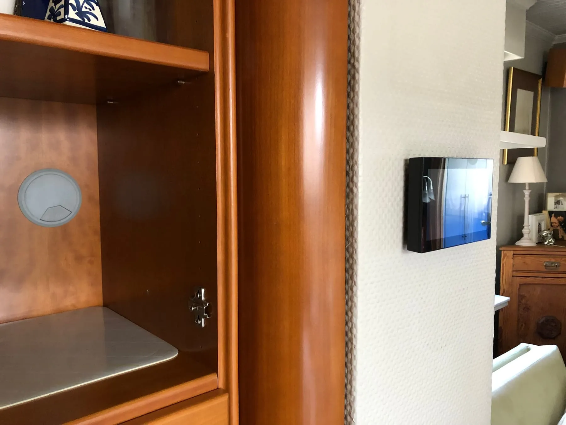 Videofonie met buitenpost en binnenpost bij een woning in Evergem, geplaatst door dV Security